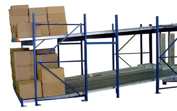 carton flow rack and conveyor in a warehouse