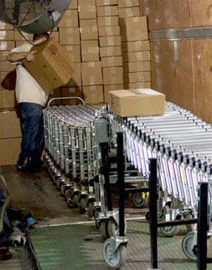 conveyor feeding boxes directly to a shipping trailer