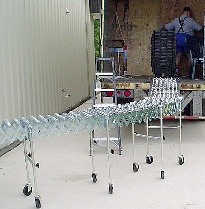 flexible skatewheel conveyor loading a truck