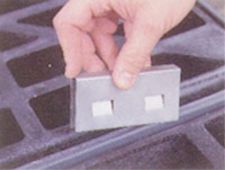 Spill Containment Center, Joining clips
